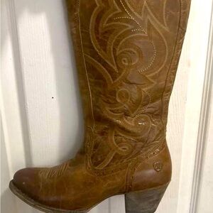 Slightly used Ariat Boots worn twice